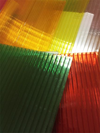 listovoy sotovy plastik